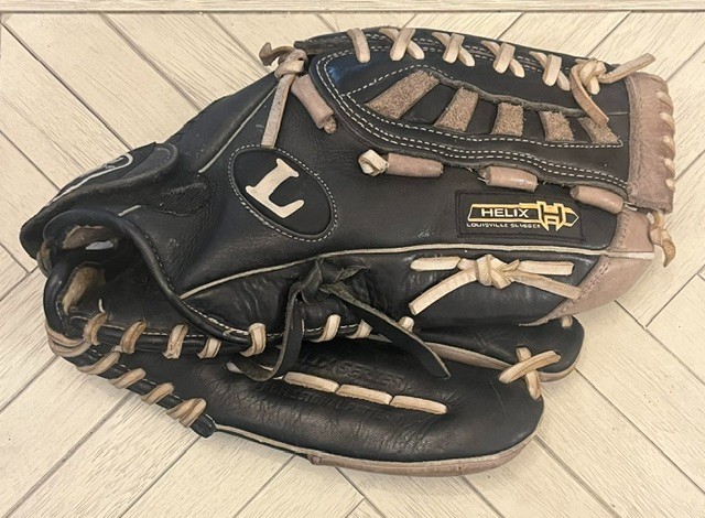 Louisville Slugger TPX Helix Model: HS1300 RHT baseball glove 13 inches Pro Patt