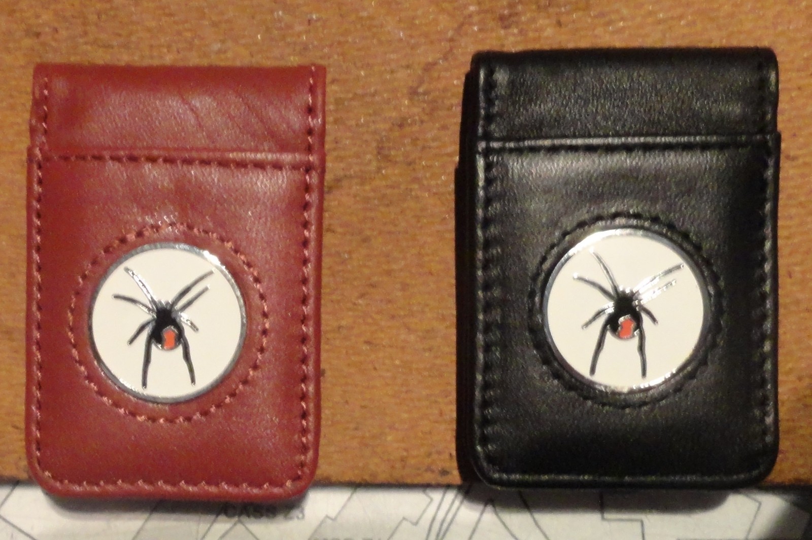 GOLF MONEY CLIP QUALITY RED LEATHER, BALL MARKER RED BACK SPIDER/ BLACK WIDOW