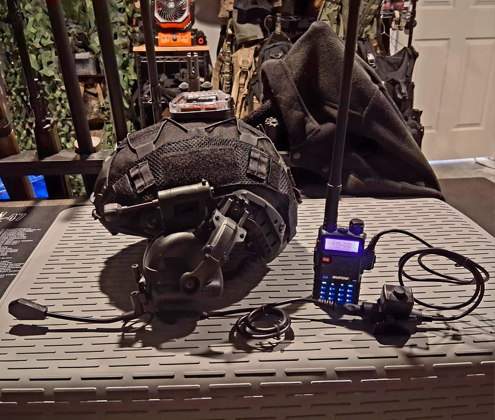 NIJ IIIA Tactical Helmet & UV-5R RADIO UHMWPE F30 COMMS NAV LIGHT IR IFF UNIT