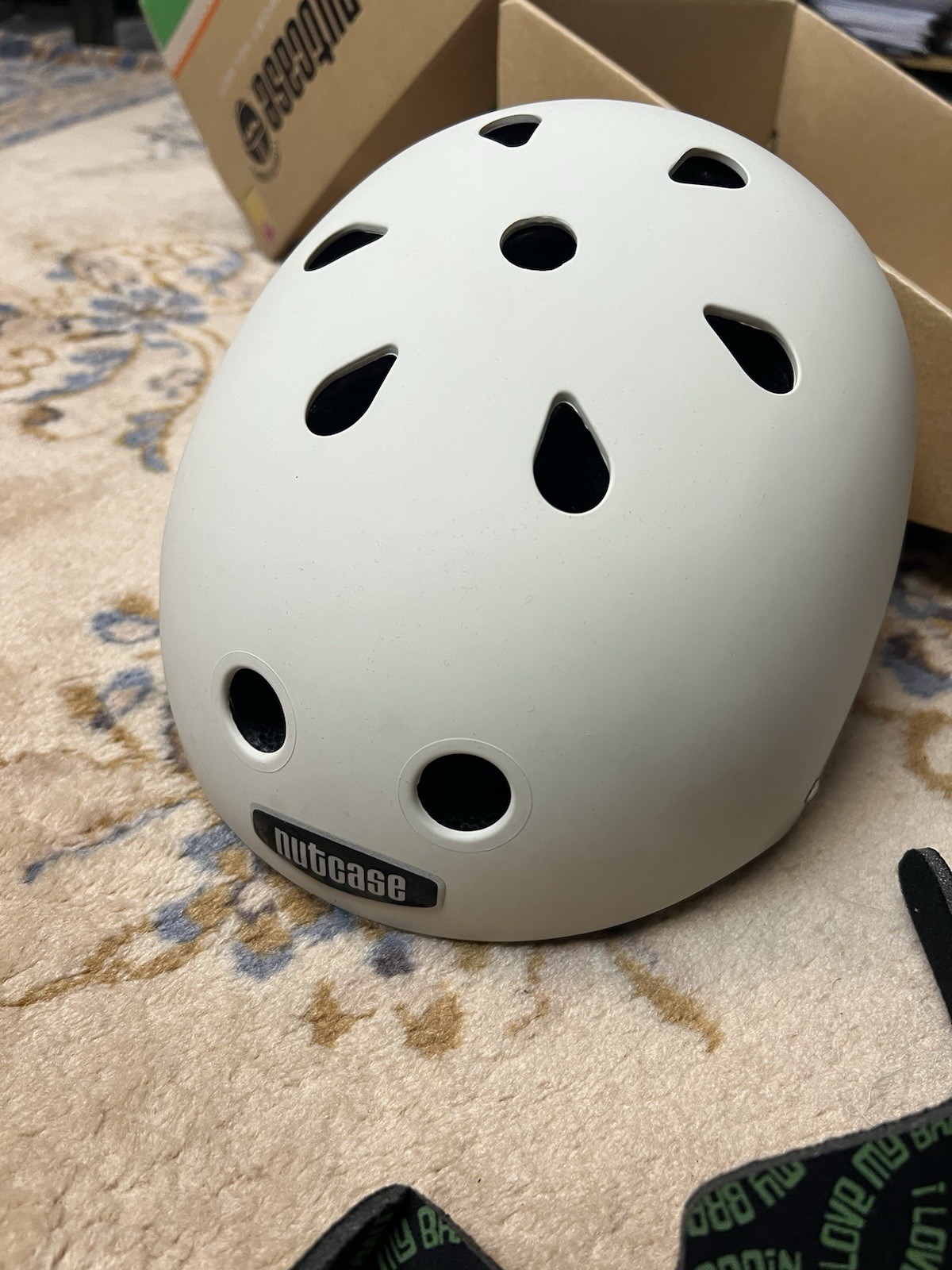 New Nutcase Vanilla Sky White Street Sport Helmet Womens Mens L/XL Supersolids