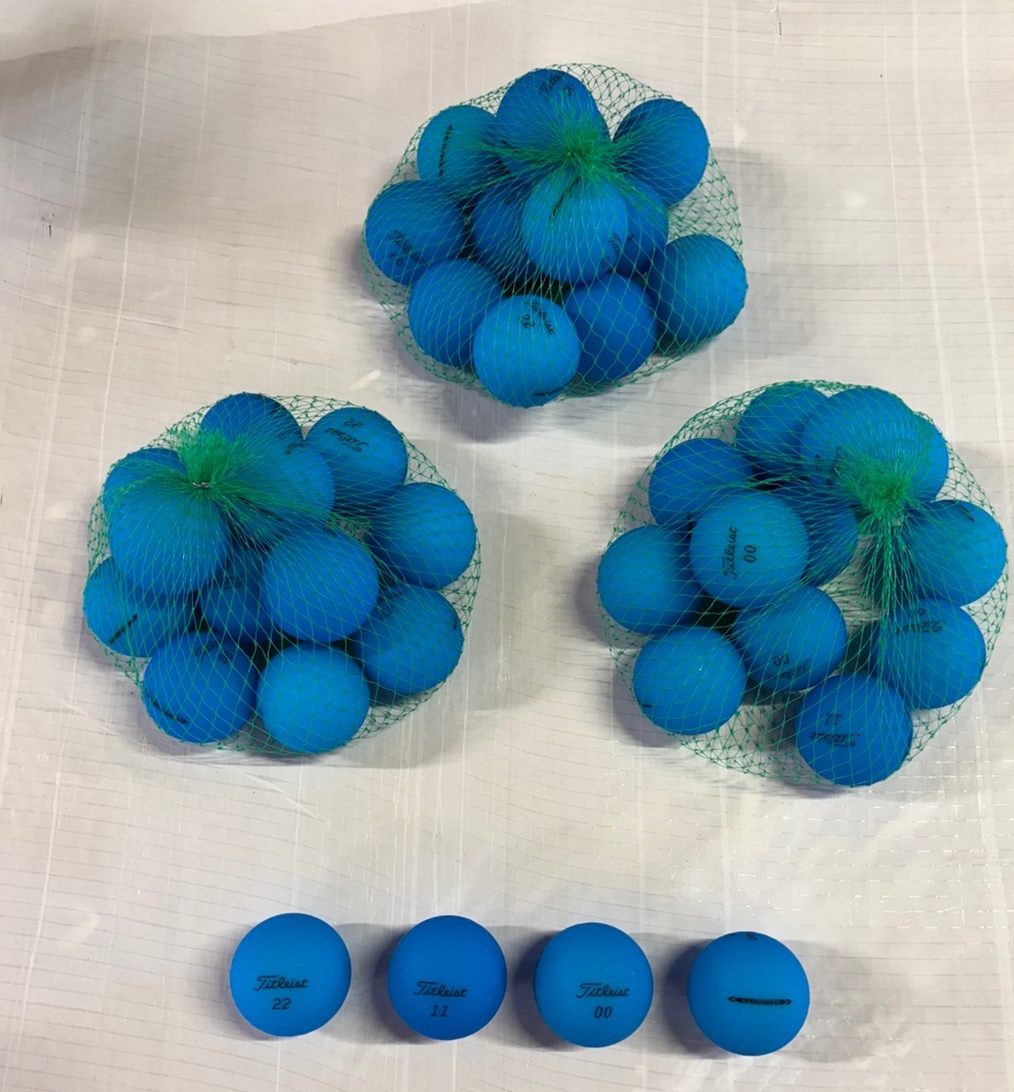 12 ( 1 dozen) Titleist Velocity Blue Golf Balls