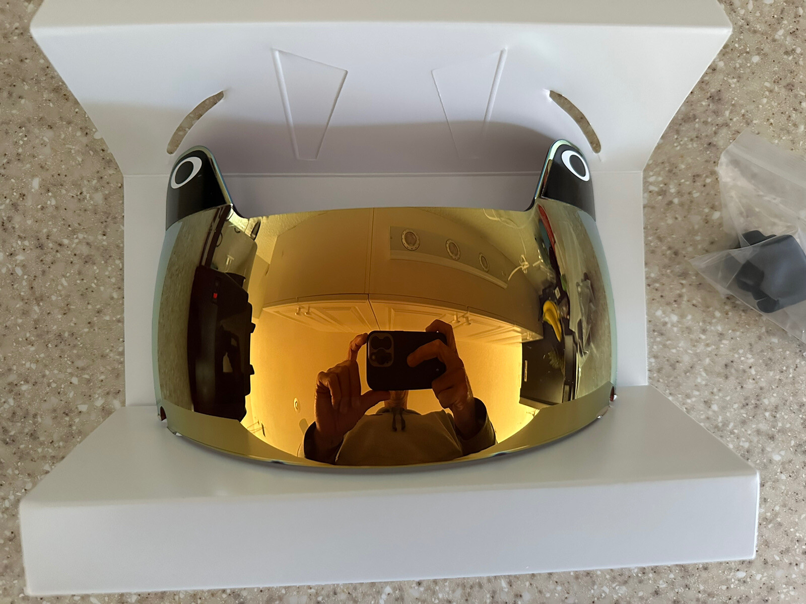 Oakley SpeedFlex Football Helmet Visor NFL Eye Shield Adult Gold Mirror VR-2